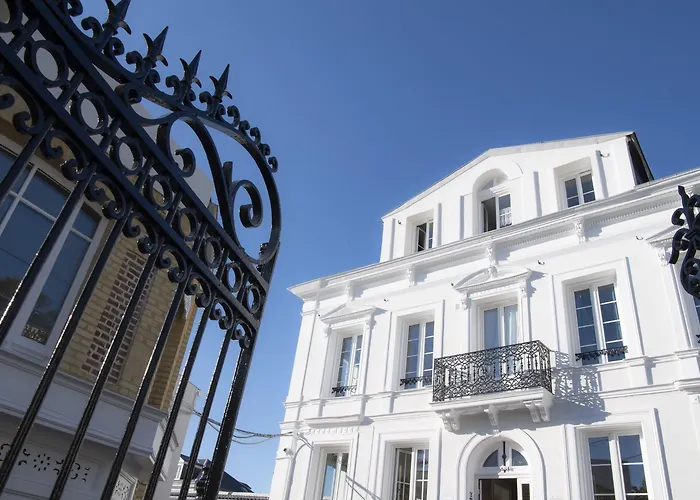 Hotel De Charme La Bonne Adresse - Logis